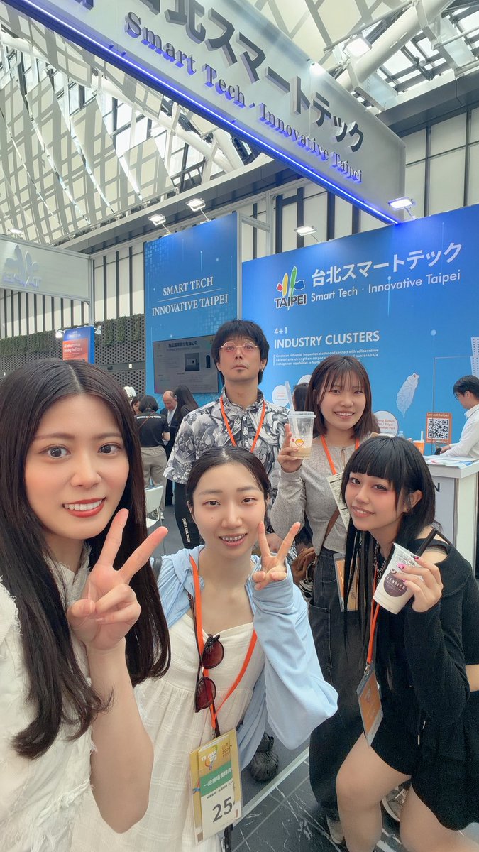 ts_hsuan's tweet photo. TAIWAN EXPO JAPAN 2026
一日目終わりました！！

新宿梁山泊の舞台の仲間達が来てくれました😭嬉しいー！

明日、明後日も司会します！
入場無料です！新宿三角広場で待ってます！
【メインステージ】
7/16(木)10:20-10:30/12:45-13:00/16:40-
7/17(金)11:45-12:00/13:50-14:00/16:20-16:30/16:30- https://t.co/KUyjGPElOu