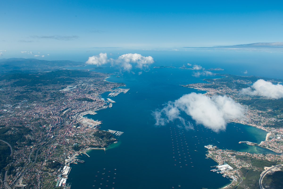 PuertoDeVigo's tweet photo. ⚓El @PuertoDeVigo ya diseña su futuro 🌊🚢Se adjudica a MCValnera el Plan Estratégico 2027-2035 para definir las futuras inversiones de la terminal. Un proyecto ambicioso basado en la economía azul, la digitalización y el consenso social 🌿💡🗣️  #PuertoDeVigo #EconomíaAzul https://t.co/TtmsmlFskX