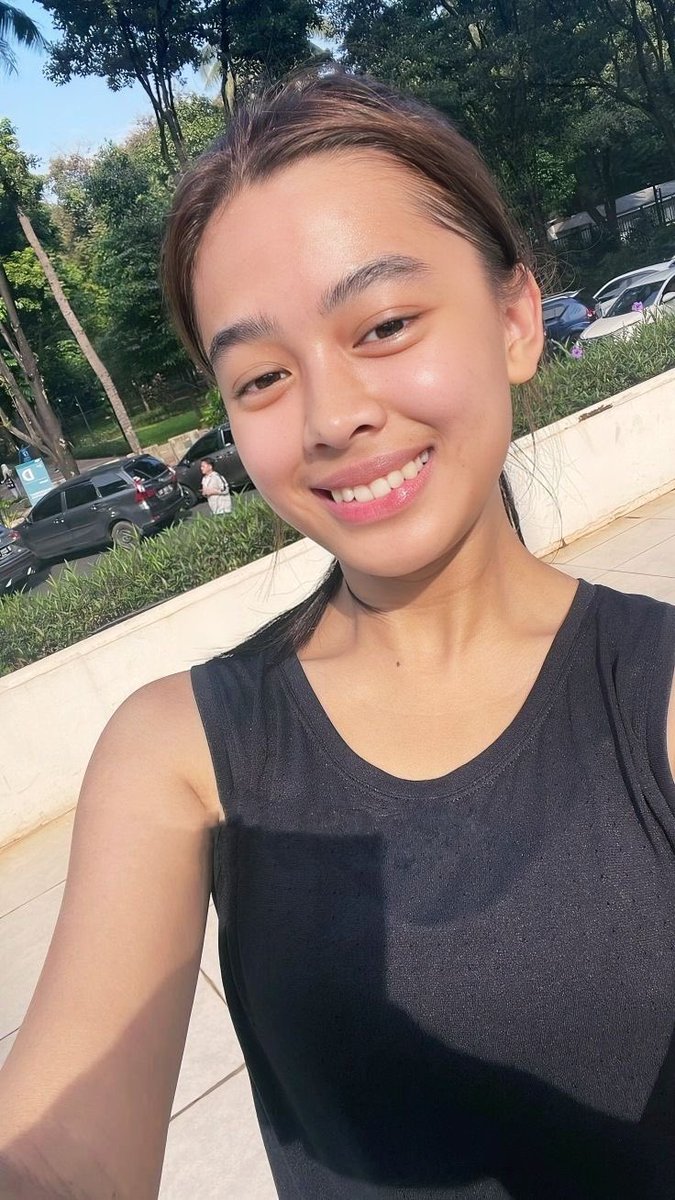 Andinnnsss's tweet photo. full makeup                       bareface https://t.co/hqS5GEKtPs