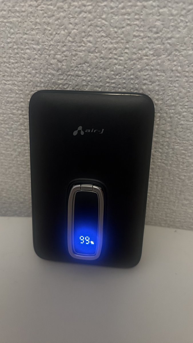 3_5rvef's tweet photo. おボーナス入ったし今使ってるモバイルバッテリーだいぶ古いから新しいの買っちった
ちと値は張ったが半個体だしケーブル一体型だしQi-2使えるしで確かな満足 https://t.co/2MTG0LBthF