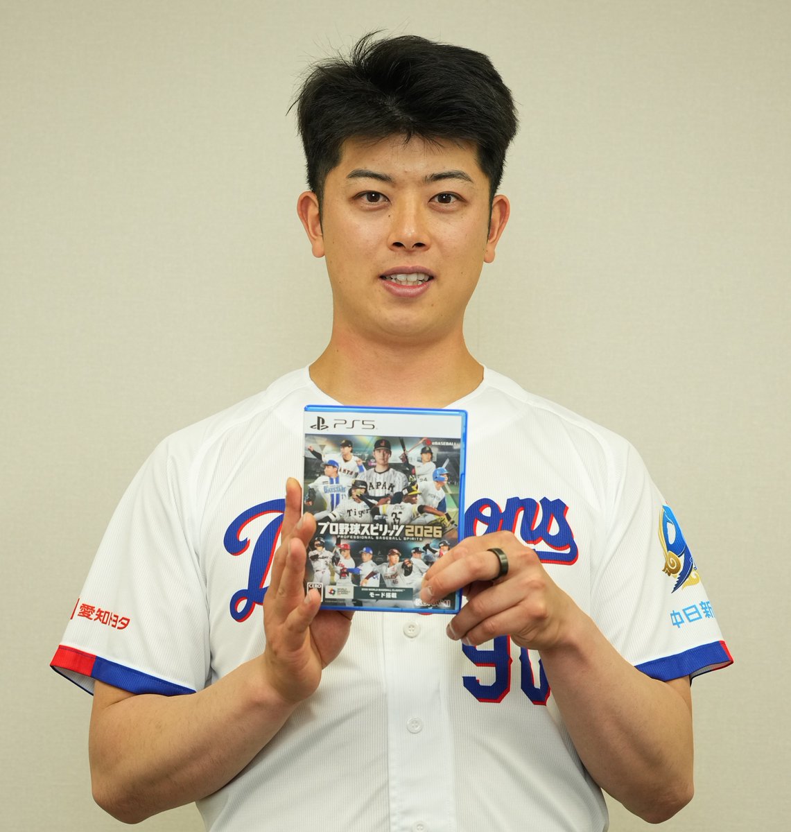 DragonsOfficial's tweet photo. ＼本日発売！／

『プロ野球スピリッツ2026』にドラゴンズの選手たちが登場！✨
さらに！メインビジュアル選手として松山投手が採用されています！⚾

ぜひ『プロスピ2026』をプレイして熱い戦いを楽しみましょう！🔥

詳しくはこちら↓↓↓
https://t.co/7fH90tIoZr

#中日ドラゴンズ #dragons #松山晋也 #プロスピ2026 #PR