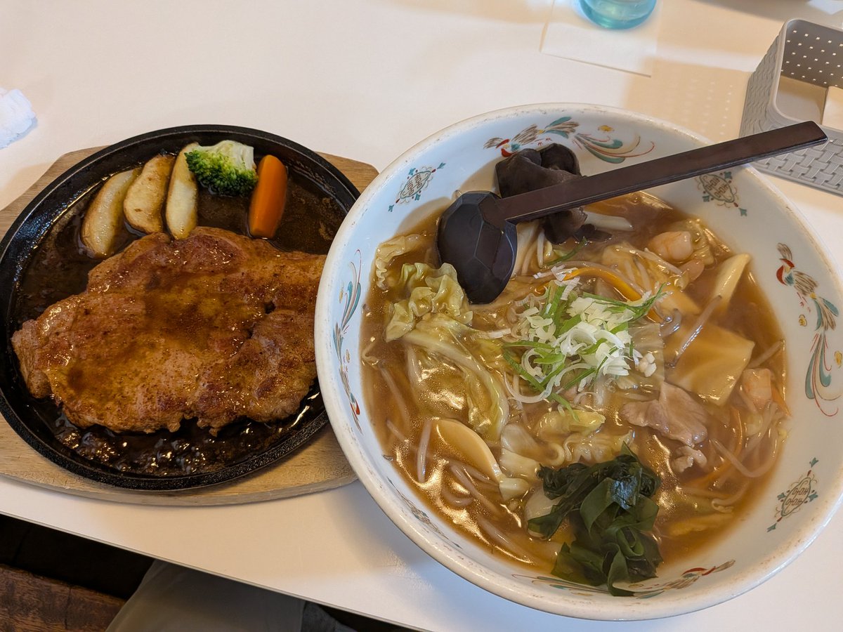 mitarasi0330's tweet photo. 暑さで食欲とか落ちてたから
小さい時から行ってたご飯屋さんで元気チャージしてきた https://t.co/3p2xWAxS5P