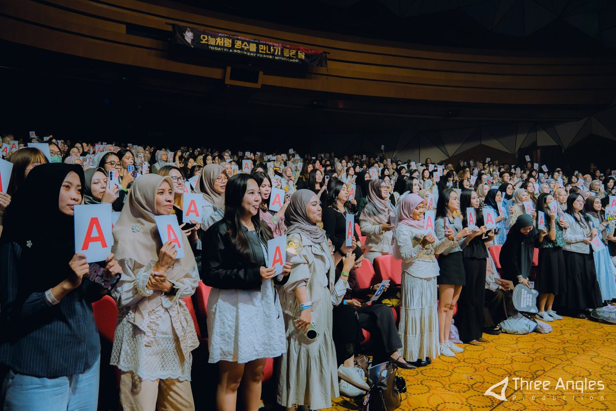 Threeanglespro's tweet photo. There was nothing not to love about the time we shared with Kim Myungsoo 🌟

📸 Until we wave to each other again, let us revisit the day that felt like our own blue summer with the Show Day Photos from the 2026 KIM MYUNGSOO (L) FAN-CON ASIA TOUR <UNCHANGED> in JAKARTA 💛

🔗: https://t.co/qY5y7JhL7T

#김명수 #KIMMYUNGSOO #엘 #L #UNCHANGED #UNCHANGEDinJAKARTA #ACCOMPANY #ThreeAnglesProduction