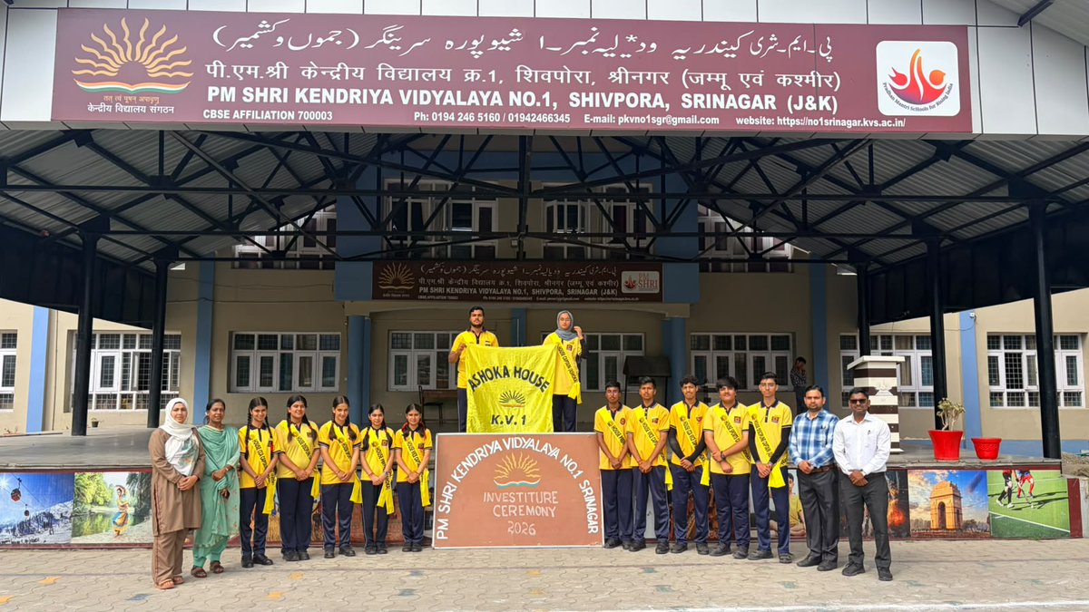 1Srinagar's tweet photo. The Investiture Ceremony was held at PM SHRI Kendriya Vidyalaya No. 1 Srinagar, where student leaders were officially appointed. The event celebrated responsibility and leadership, as the newly inducted council took their pledge to serve the school with dedication and integrity. https://t.co/zE9Of36kzw