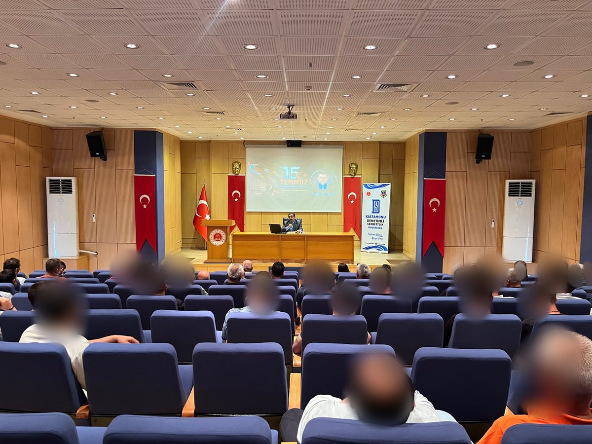kastamonudsm's tweet photo. 🇹🇷 15 Temmuz Demokrasi ve Millî Birlik Günü kapsamında Kastamonu Şehitliği ziyaret edilerek aziz şehitlerimiz dualarla anıldı. Program, Dr. Öğr. Üyesi Mustafa Eğilmez’in konferansıyla devam etti. Şehitlerimizi rahmetle, gazilerimizi minnetle anıyoruz. 🇹🇷🕊️ #15Temmuz #Milliİrade https://t.co/ajoyQQVWQS