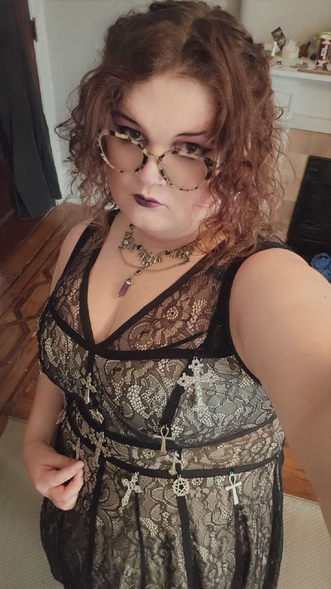 gah_Lore_ious's tweet photo. I altered this dress myself! what do we think? https://t.co/ptKS4oLFDU