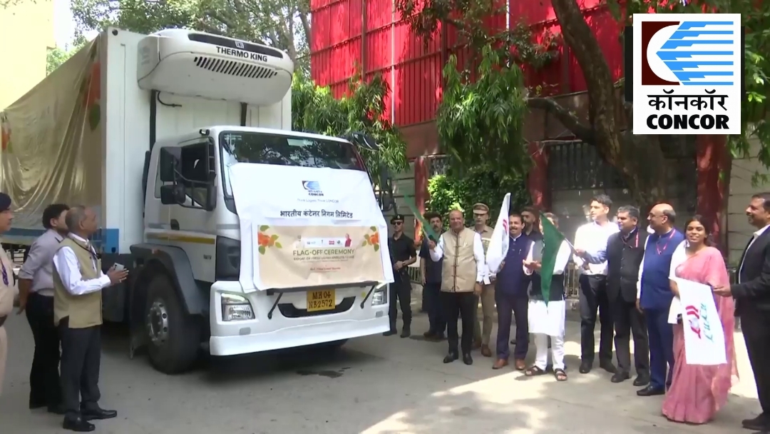 concor_india's tweet photo. The Hon’ble Lieutenant Governor of UT of Ladakh, Shri Vinai Kumar Saxena, flagged off the export consignment of Fresh Ladakh Apricots today at Ladakh Bhawan, New Delhi in the presence of  Sh AK Panda -Director (Projects & Services)/ CONCOR, Sh Abhishek Dev IAS, Chairman- APEDA, representatives from M/s Fair Exports, media and other dignitaries.  CONCOR is proud to be associated with this venture by making all logistical arrangements from farm gate in Kargil till IGI Airport New Delhi duly maintaining the cold chain integrity. The Reefer Truck deployed by CONCOR for this movement was tracked live by the dedicated team from CONCOR in close coordination with Govt of UT of Ladakh during the entire trip.  The consignment will subsequently be exported to Gulf countries through M/s Lulu Group, marking a significant step towards strengthening the agri-export supply chain from the region. This was 1st such movement undertaken by CONCOR and opens new opportunities for CONCOR in Cold Chain logistics market.
On this occasion, Sh AK Panda -Director (Projects & Services)/ CONCOR assured all stakeholders that CONCOR stands committed to strengthening the cold chain infrastructure through suitable interventions, on pan India basis. Sh Vineet Mathur-ED (Corporate Coordination/Shipping), CONCOR attended this event along with officials from Govt of UT of Ladakh. 
CONCOR is grateful to Govt of UT of Ladakh, especially Sh Bhupesh Chaudhary-Secretary (Horticulture) , for their support to execute this movement. 
@lg_ladakh  @bhupesh_ch @diprassam @MeghalayaGov @mygovtripura