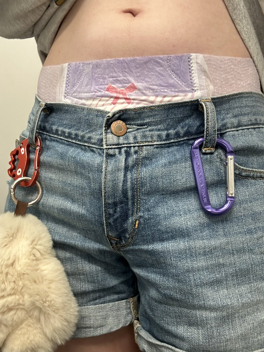 FPSboshuu11's tweet photo. Do people still like that thing where the top of the panties peak out of the waistline? #abdl 

Source:hara https://t.co/O183KNcz2f