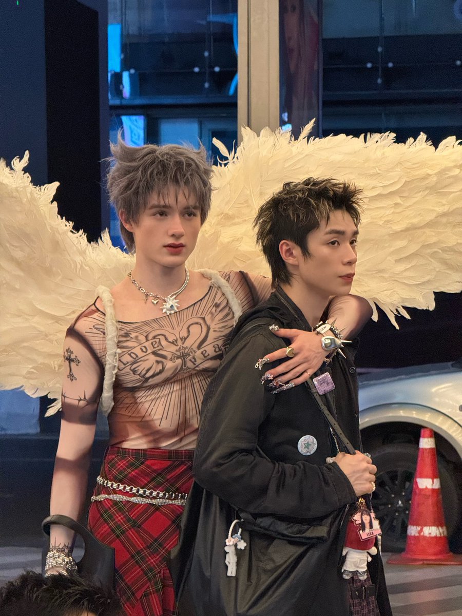 lookepeep's tweet photo. ˙⋆✶ ลู้คกี้แอบเอารูปวันถ่ายรูป KV กับคลิปน้องภีมไม้มาฝากคับบบบ งื้อเตรียมๆๆๆ (ෆ˙ᵕ˙ෆ)♡💅🫧🧸

#PIDEmonthapoom #NEWCHAYAPAK #PJmahidol #LEONBROCCO #PEEMveeravit #MYEnattapat 
#GELBOYS #GELZBABY
#LOOKE https://t.co/GxwdWJRqay