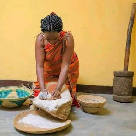 978KazoFM's tweet photo. Omukazi ogu ariyo nakoraki? Nibintuki ebi orikureeba omukishushani eki?

#Kazofm
#SocialHour https://t.co/JnqNtghGxd