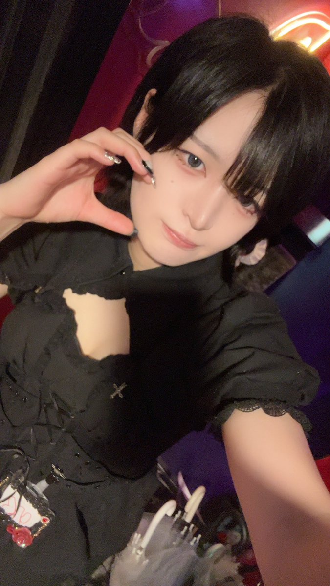 Charme_riku_921's tweet photo. 曇りで少し暑さ抑えめ､？
今日シャルムと合同です👏

@Solomon_1218 
@Charme_0408 

 #大阪  #京橋  #コンカフェ  #いいね返し  #いいねで気になった人お迎え  #営業  #大阪コンカフェ  #自撮り界隈 https://t.co/Uib8gpfoB7
