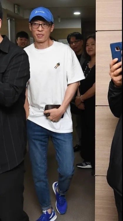 jake__L_'s tweet photo. 누가 정치색인가요? ㄷㄷㄷㄷ https://t.co/T37Qgk054T