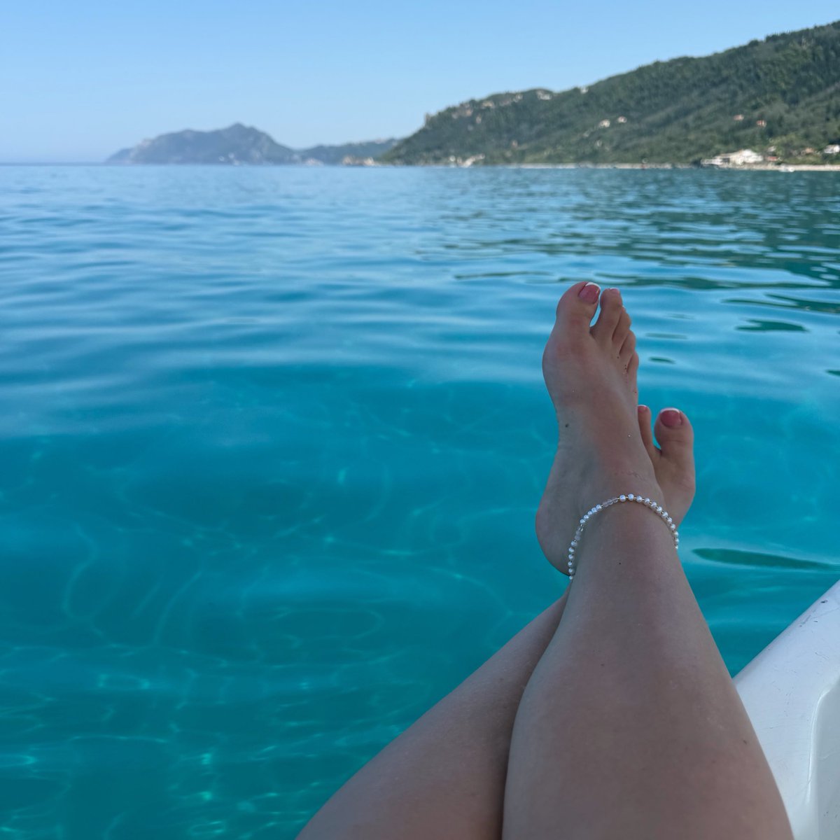 QueenMorningst's tweet photo. Boats and hoes 😈🏝️ https://t.co/srChZshkk3