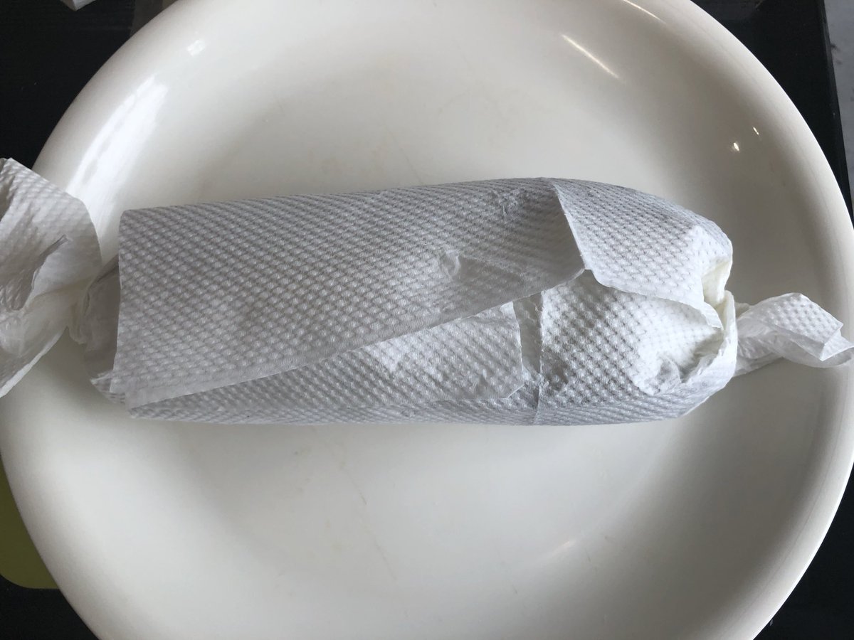 goodezweb4424's tweet photo. ミートなすドッグは

 茄子の端を切って､縦半分にギリギリまで切って荒潰ししたミートボールをのせて、チーズ散らして、500wで7分10秒レンチンしてから､追いチーズして完成✨️

  美味いかわからんけど💦今から食う｡美味かったらリピありやなw https://t.co/hEiUytMaVP