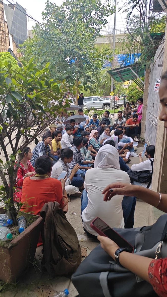 siwachshagun15's tweet photo. Country’s future is on road, 
They are only demanding the result of the exam for which they have worked hard for still the system is not able to meet their demands! 
#DSSSB_PRT_Result 
@dsssbofficial 
@dsssbexam 
@gupta_rekha 
@CMODelhi 
@LtGovDelhi https://t.co/9qDxGN7yhK