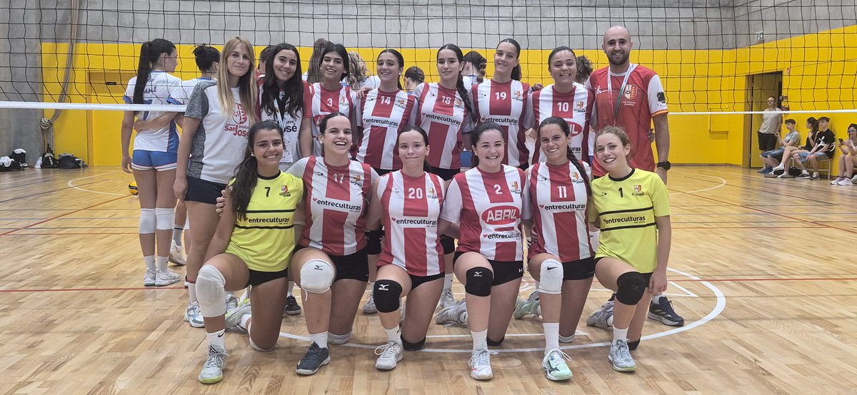 JuegosEMDE's tweet photo. 📰 NOTICIA @fisec1948 

"El Colegio Virgen del Carmen lidera el estreno español en los Juegos FISEC de Budapest"

El conjunto cordobés firma dos victorias en baloncesto masculino en una primera jornada en la que la delegación española dejó buenas sensaciones pese a la exigencia de la competición

👌 Crónica de la jornada: https://t.co/z3tTKg7gEy

#deportescolar

@ecatolicas