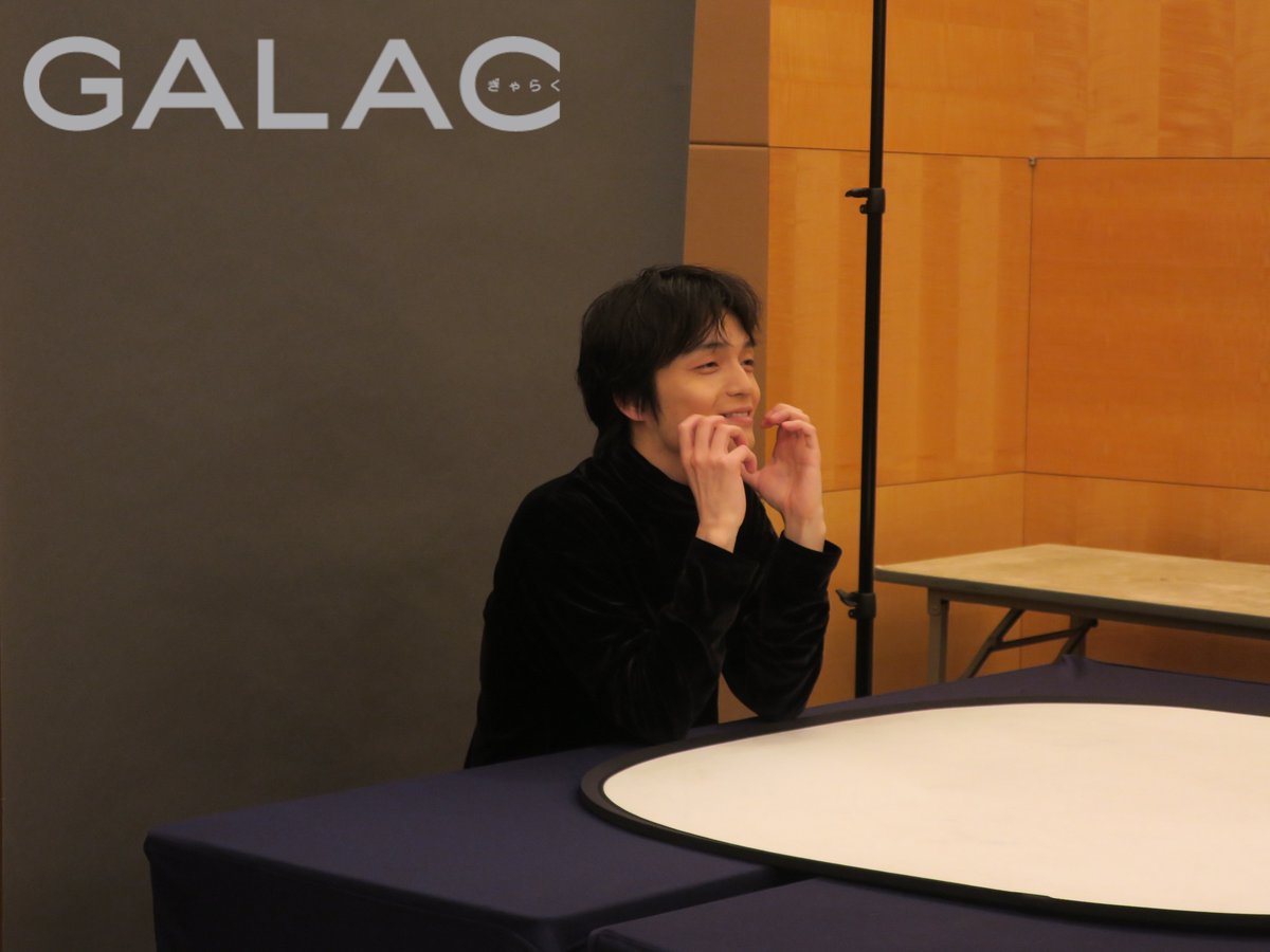 houkon_jp's tweet photo. 【放送専門誌 #GALAC】
「GALAC」2026年9月号(8/6発売)の表紙を飾るのは、第63回 #ギャラクシー賞 テレビ部門個人賞受賞の #岡山天音 さん！
メイキングをお届けです📸

公式オンラインショップにて予約販売スタート！
お求めの方はぜひご利用ください。
🛒https://t.co/tYD8KPreBz https://t.co/SJD7DfctGP