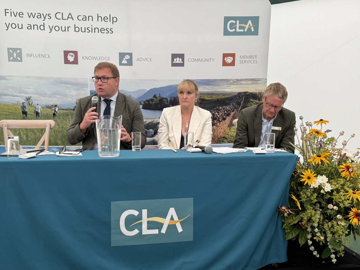CLANorth's tweet photo. The panel at our 2nd @CLAtweets breakfast @greatyorkshow - answering questions on landlord-tenant relationships. 'Communications and respect' referenced in almost all answers. Re new entrants, do necessary due diligence to establish credentials. https://t.co/lby6XB5Dfs