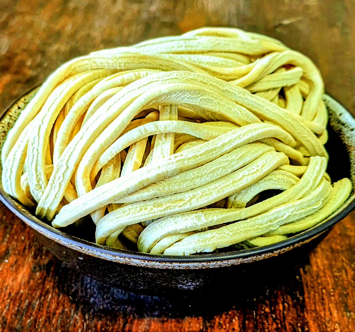 hasumi_noborito's tweet photo. 7月16日（木）、18:00～20:00の間、全メニュー「もっとも太い麺」+「炙り巻きチャー」をデフォで提供させていただきます。
数に余裕を持って仕込みますが無くなり次第、通常モードでの営業に切り替えさせていただきます。

20:00～24:00は通常の麺と豚で提供いたします。 https://t.co/3prfvNCMVe