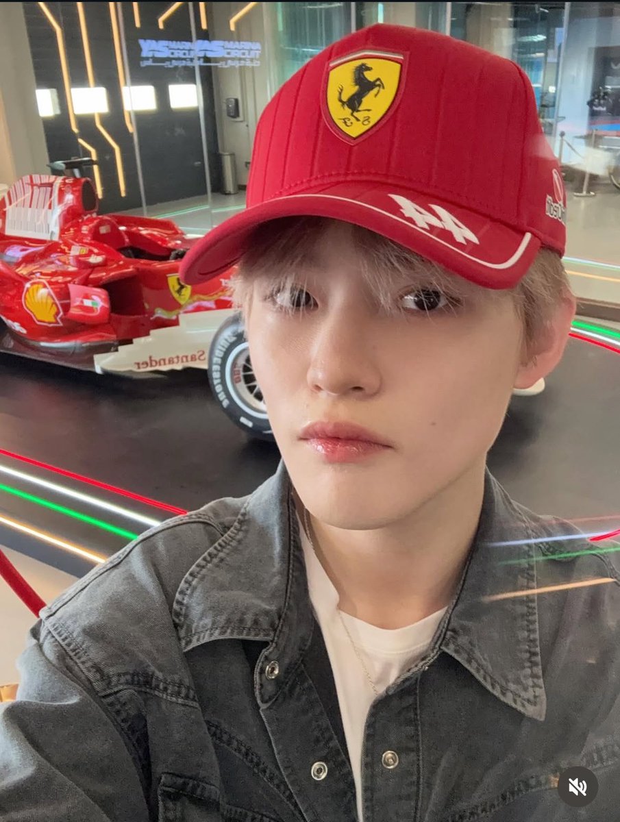 chenleveerse's tweet photo. chenle is now following lewis hamilton and max verstappen on instagram 🩵

did chenle finally pick his favorite driver and team to support? is it ferrari or red bull? 😆🫶🏻

#천러 #チョンロ #钟辰乐 #辰乐 #CHENLE https://t.co/6gENVc2jLL