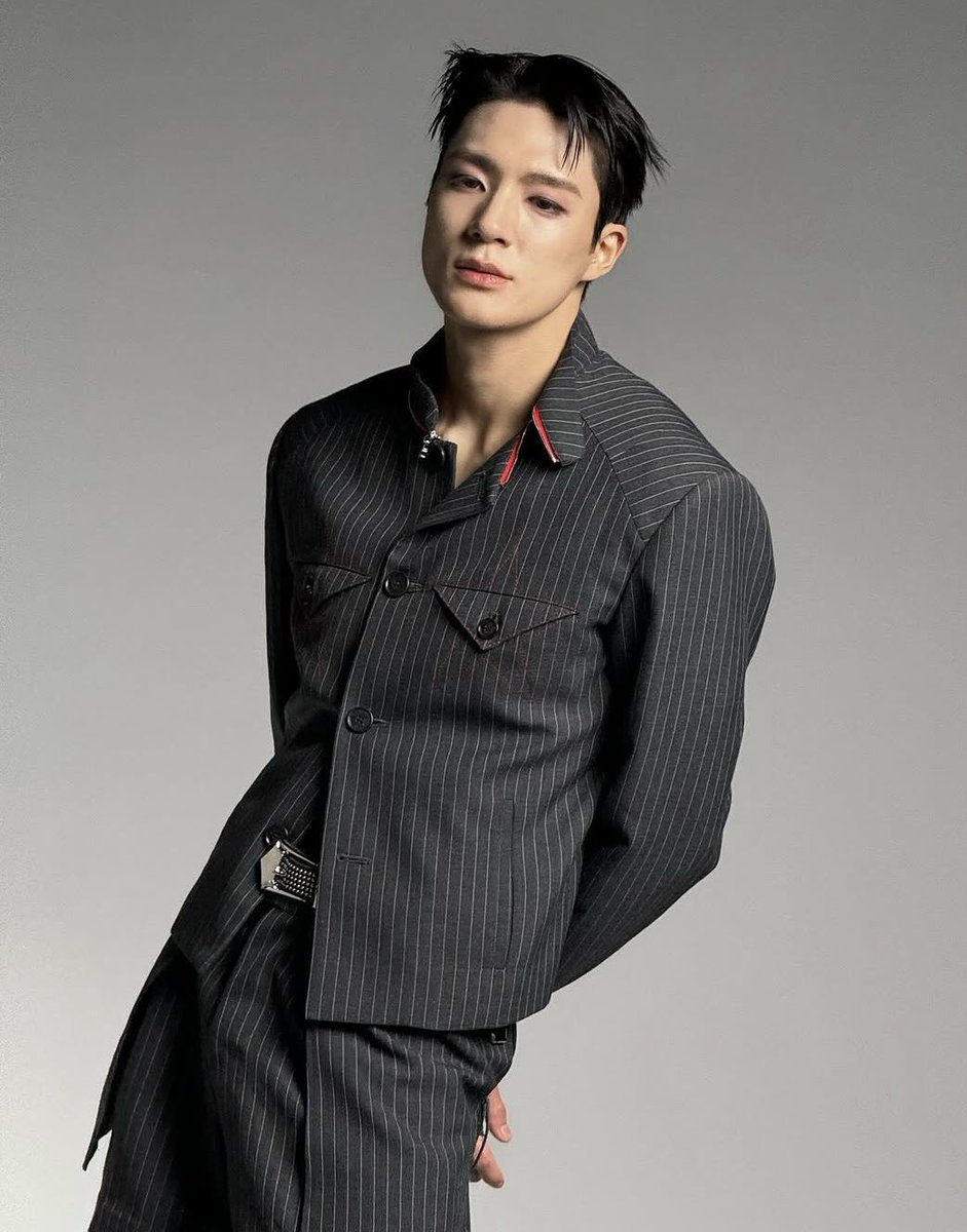 j____rrr's tweet photo. 크흠,
흠
재..착용 ... 재착용 .. https://t.co/o78RrC0aH1