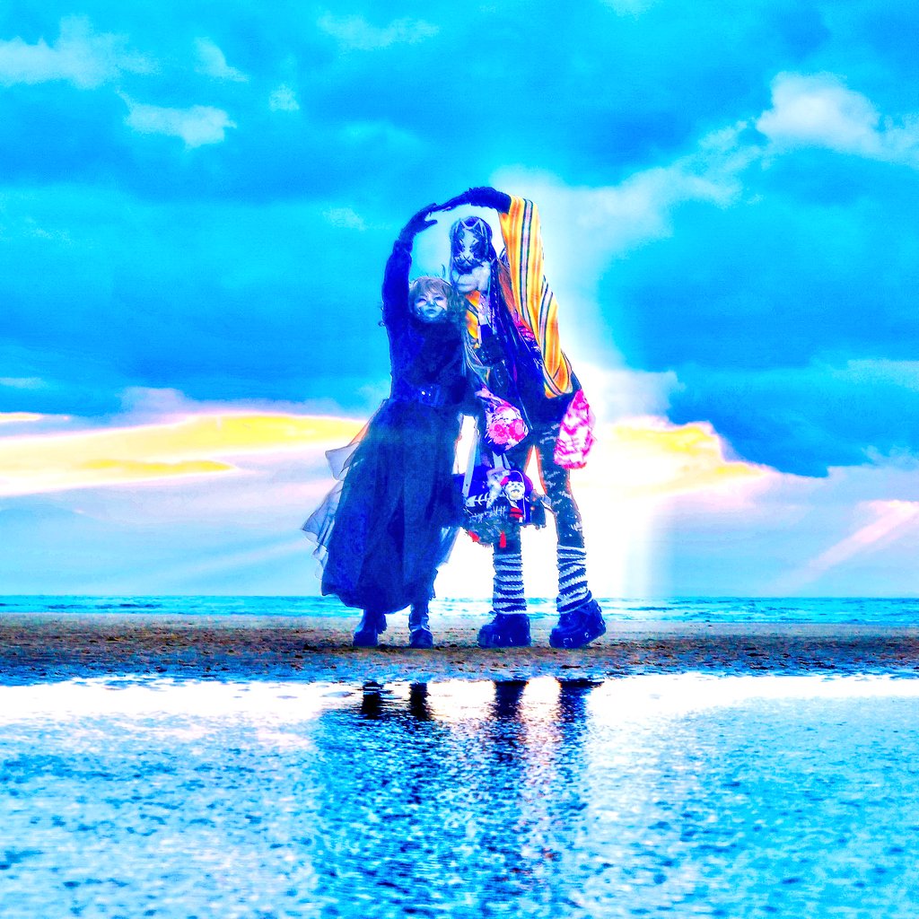 HANGRYcatPUNK's tweet photo. 🦊新有償案件♥

✨️喋らない人外（狐）コンパニオン
というお仕事正式に貰いました
九条零🦊は困惑😖してますが
また得体の知れない有償案件がきてしまった行く先が怖いけど、行ってみたい好奇心💦

結婚式の一部に狐を有償ゲスト枠に招待もありがとうございます🦊♥

恥をかけないよう頑張ります😺 https://t.co/vX7RZ8uoSq