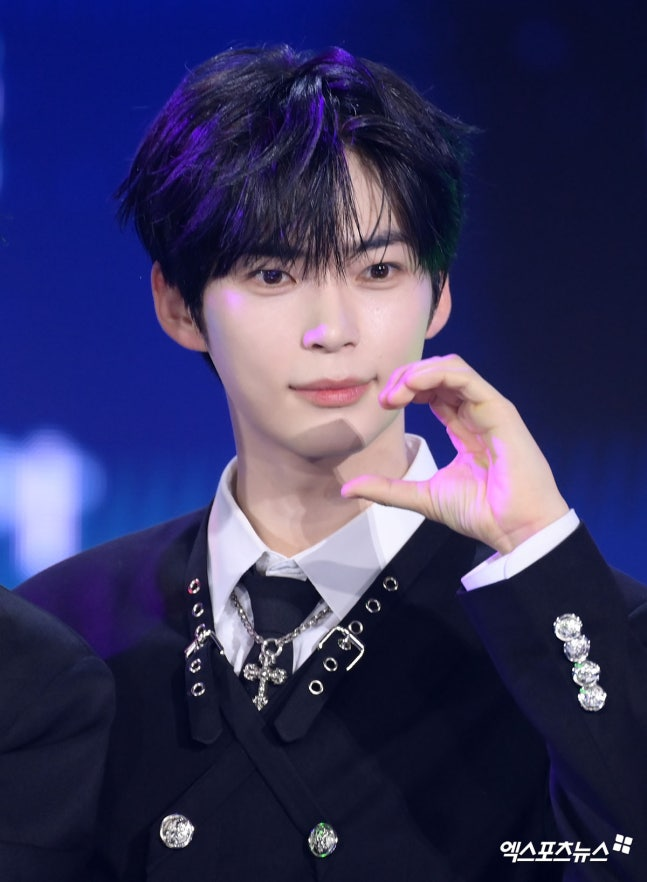 tang__kira's tweet photo. Rayakan 3 tahun debut, Sung Hanbin donasikan KRW 100 juta untuk membalas dukungan fans

Baru-baru ini, diketahui Sung Hanbin melakukan donasi sebesar KRW 100 juta (sekitar Rp 1,2 M).

Pada 10 Juli lalu, untuk merayakan 3 tahun debut, Sung Hanbin melakukan donasi sebesar KRW 100 juta  lewat sebuah NGO, Good Neighbors.

Donasi ini akan digunakan untuk mendanai Hope Sharing Dream Support Project di bawah Good Neighbors. Program tersebut menyediakan beasiswa pendidikan bagi anak-anak dan remaja, mendukung mereka untuk meraih cita-cita dan mendapatkan masa depan yang lebih baik.