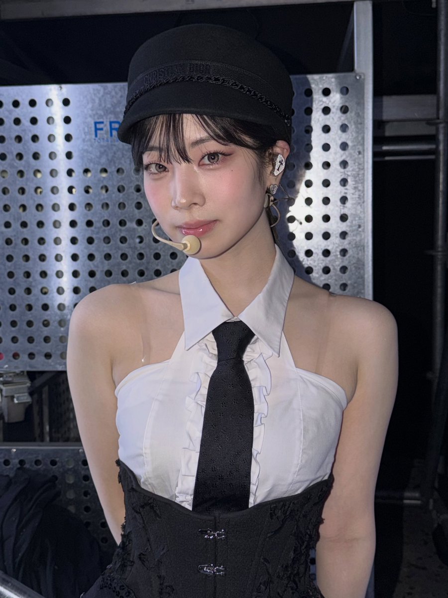 godmitzu's tweet photo. CHESS DAHYUN https://t.co/whUwjWlWnc