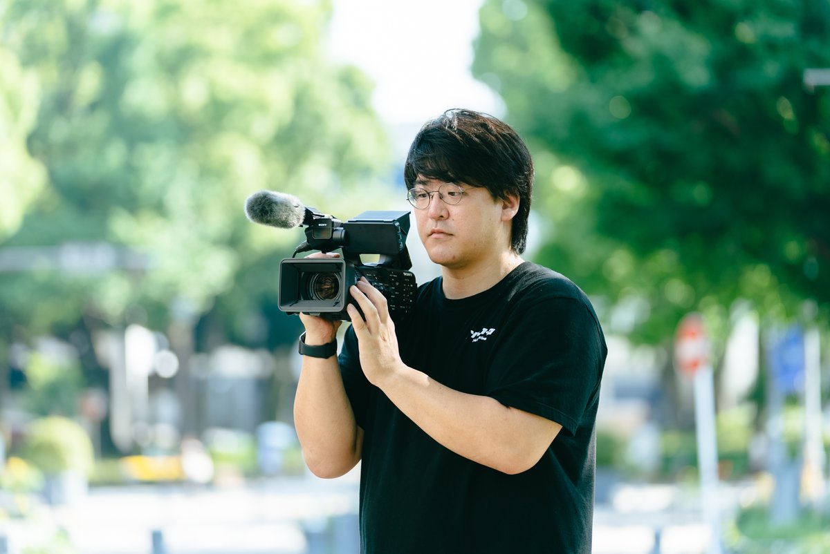 massmass_k's tweet photo. 【新着記事】Zoh Productionsの代表で映像ディレクターの本山幸志郎さん @hon_nohon  にインタビュー！

対象者の想いを紡ぐ映像制作や、24時間使えるマスマスの魅力、今後の展望を伺いました！✨
https://t.co/Xhb9yEEzzD https://t.co/IJJXgHac3I