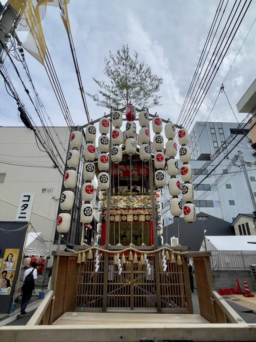 kouka17's tweet photo. 前だけ通ってきたw 後は少しだけぶらり
歩行者天国の時間は地獄なので行きまへん
#祇園祭 #しみだれ豚まん https://t.co/TLoUIYEiUA