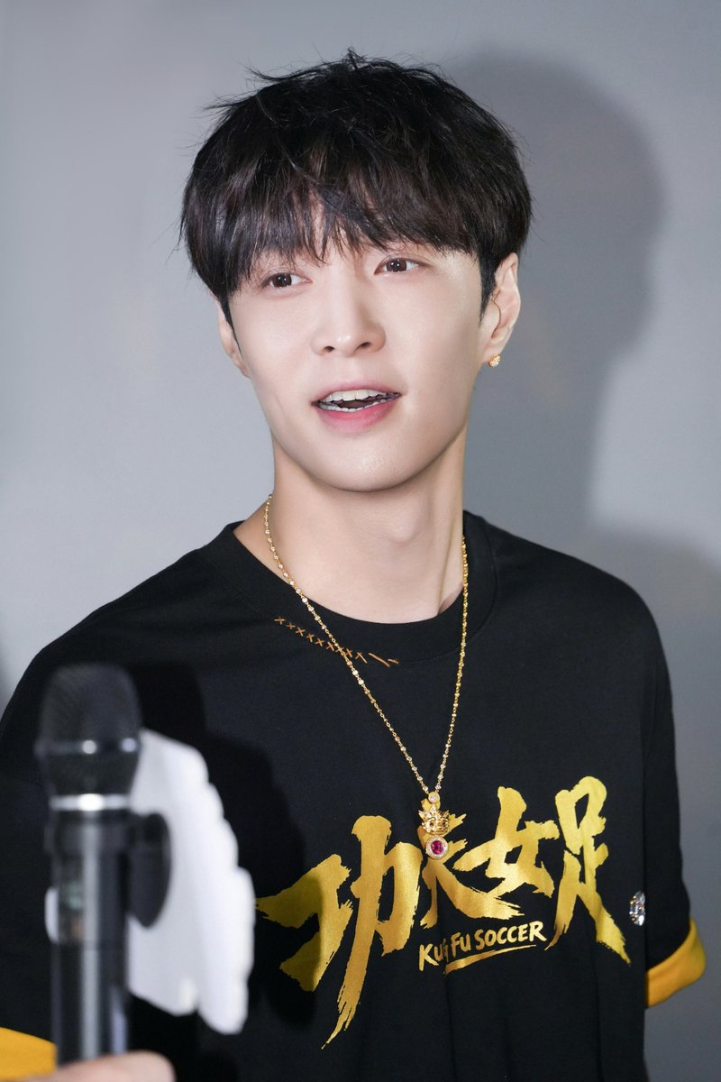 XingPark's tweet photo. 260715 @lay_studio weibo update：

功夫女足 KUNG FU SOCCER☄️
Shenzhen roadshow event today 

#LayZhang #张艺兴 #Lay #Yixing #레이 #レイ #장이씽 #อี้ชิง #LAY_KUNGFUSOCCER #KungfuSoccer https://t.co/nV1wHc3vOW