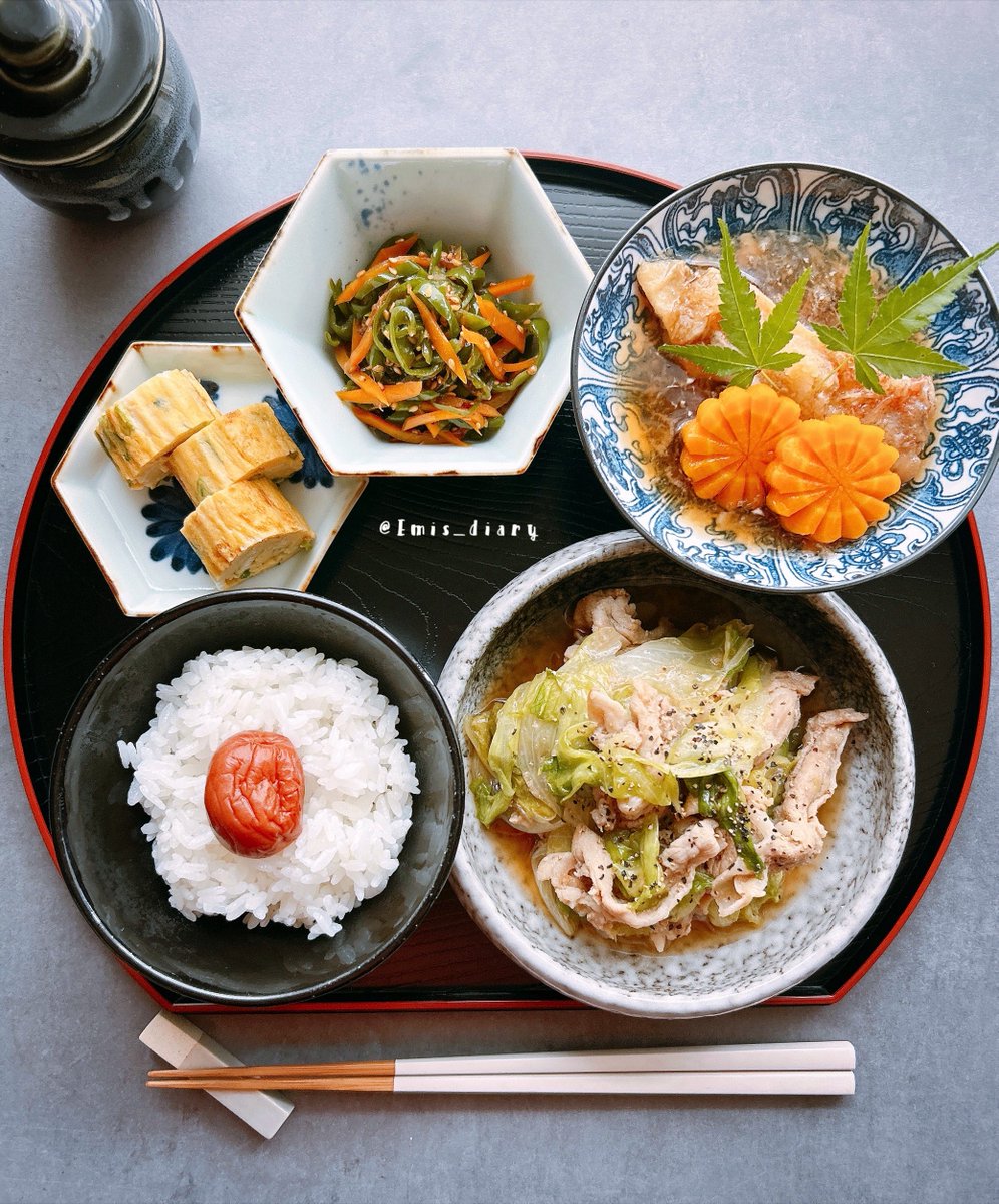 Emis_diary's tweet photo. もぐもぐたいむ🍚🥢

⌑ 赤魚のみぞれ煮
⌑ ネギ入り玉子焼き
⌑ 豚しゃぶレタスのこく旨ぽん酢
⌑ ピーマンと人参のおかかきんぴら

#おうちごはん   #𝕏家庭料理部
#料理   #料理写真   #献立   #和食 https://t.co/VeC6UrDlh9