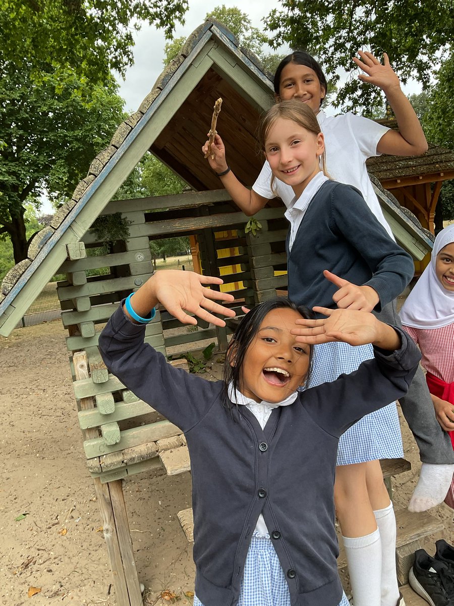 MayflowerSch's tweet photo. What a lovely way to celebrate the end of a fantastic year! #year5 #Hockney #Burman https://t.co/Qims3778nM