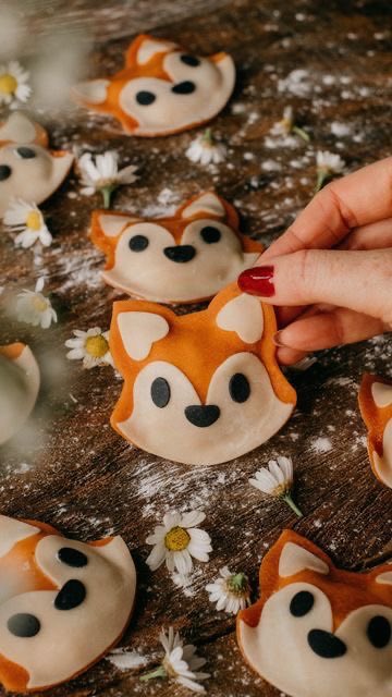 _littlegroves's tweet photo. woodland fox magic, hand-shaped in the cottage kitchen 🌼🥣 https://t.co/UHTIs1fmXH