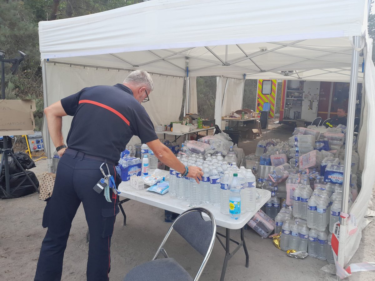 Sdis77's tweet photo. [ #Merci 🙏]

À la suite du feu de forêt de #Fontainebleau, vous avez été nombreux à témoigner votre soutien aux sapeurs-pompiers de Seine-et-Marne à travers de nombreux dons.

Un immense merci pour votre solidarité et votre générosité. Grâce à votre mobilisation, les besoins des équipes sont désormais couverts.

Nous vous remercions de ne plus apporter de dons.

Nos partenaires institutionnels et nos collaborateurs seront directement informés si de nouveaux besoins devaient apparaître.

Encore merci à toutes et à tous pour votre précieux soutien.