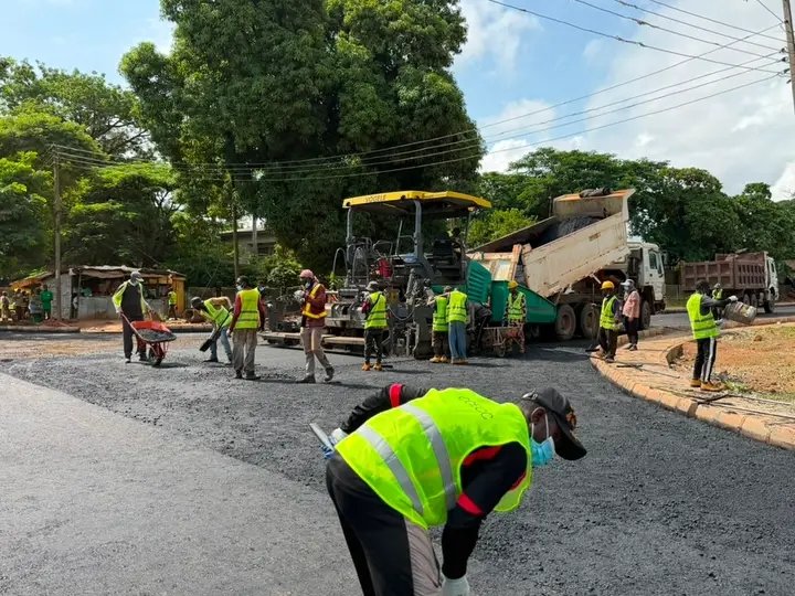 makama_kgk's tweet photo. KADUNA UPDATE: ONGOING COMPLETION OF NASARAWA TO FLOUR MILL ROAD.

Under the leadership of the People’s Governor, His Excellency Senator @ubasanius, CON.

Work Item: Laying of Asphaltic Binding Course.

#Ubasaniisworking
#Workingforkaduna https://t.co/W9MzVezgz2