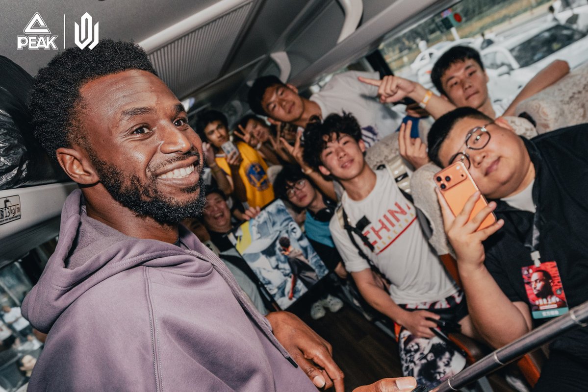 PEAKSPORTINTL's tweet photo. Harbin, Wiggins is here. 🇨🇳🏀

Second city, same love.
The PEAK Star China Tour keeps rolling. 🔥

#PEAKSPORT #AndrewWiggins #WigginsChinaTour #PEAKBasketball #AW5 #PEAKtaichi https://t.co/jaVm5fiyrb