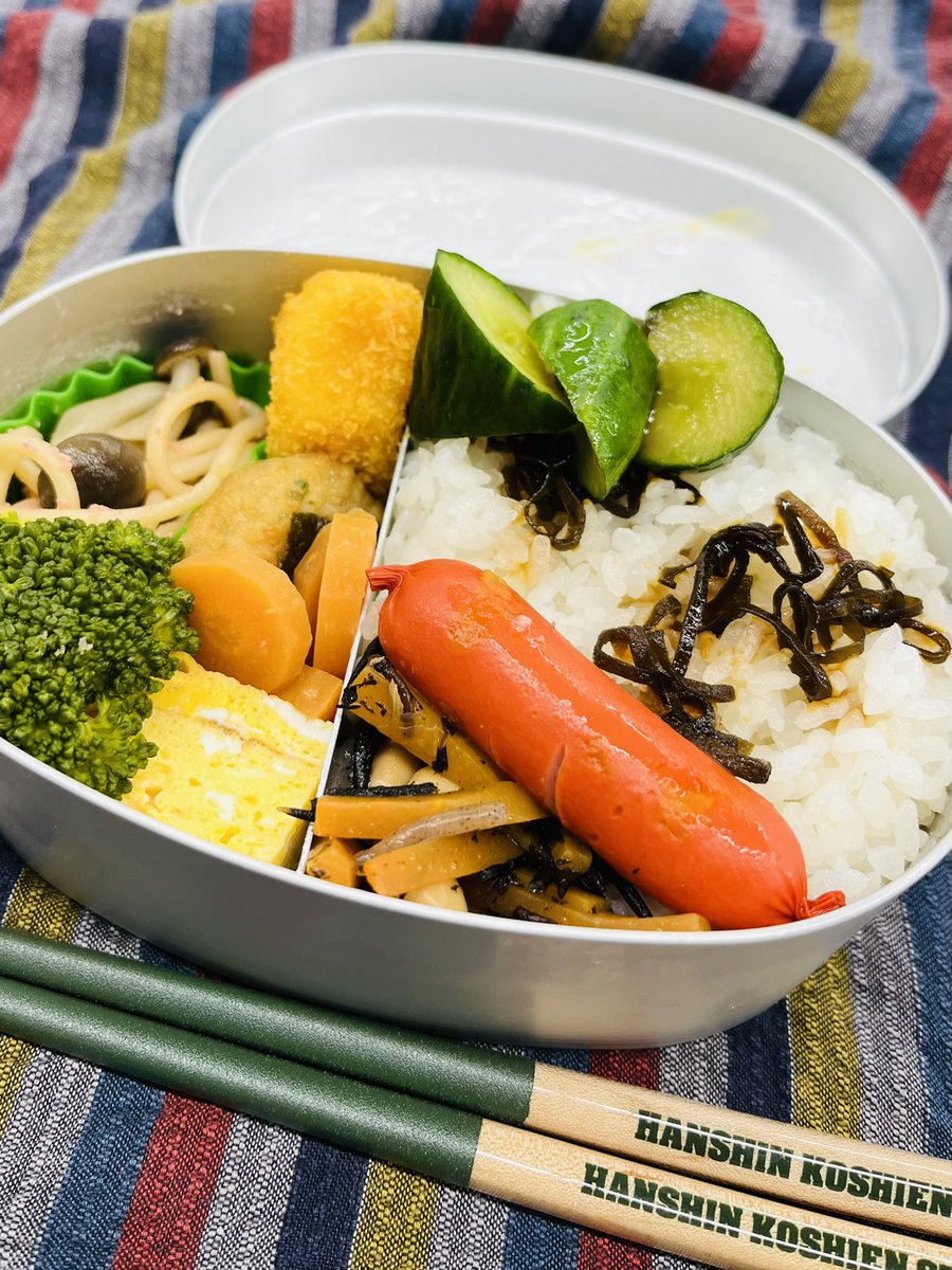 gamemix_magic's tweet photo. ほぼ同じ感じのお弁当。イマジネーションが湧かない。朝の時間内ではコレが限界か？

#お弁当男子 https://t.co/GUMA4tQApp