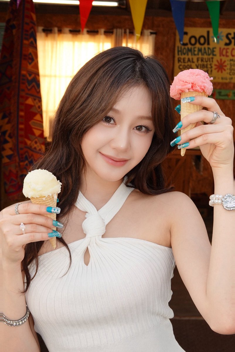 PHARITAGLOBAL's tweet photo. [📸] 150726 | WEVERSE 1/2

"summer girl"

#PHARITA #파리타
#BABYMONSTER #베이비몬스터 https://t.co/0woWcI1ZY6