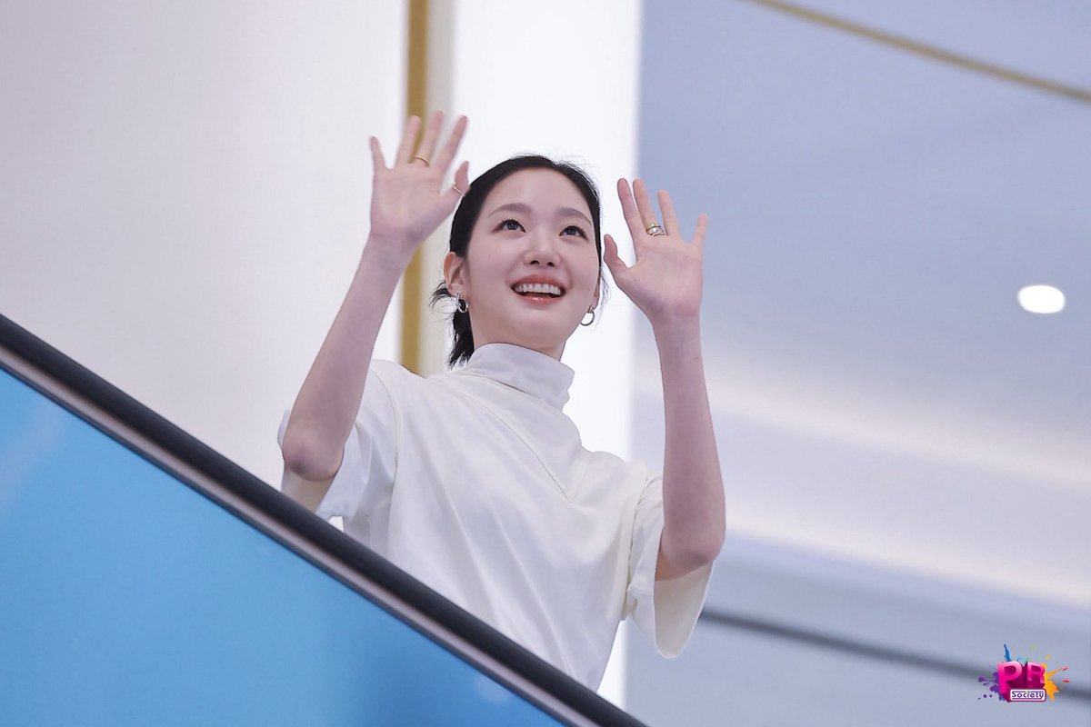 PRSocietyNews's tweet photo. ส่งความน่ารักของ Nespresso Asia Brand Ambassador #คิมโกอึน ในงานเปิดประสบการณ์ "Nespresso Vertuo World"

#KimGoEun #김고은
#VertuoWorld 
#PresstoExplore
#Nespresso https://t.co/m87uaVvaZJ