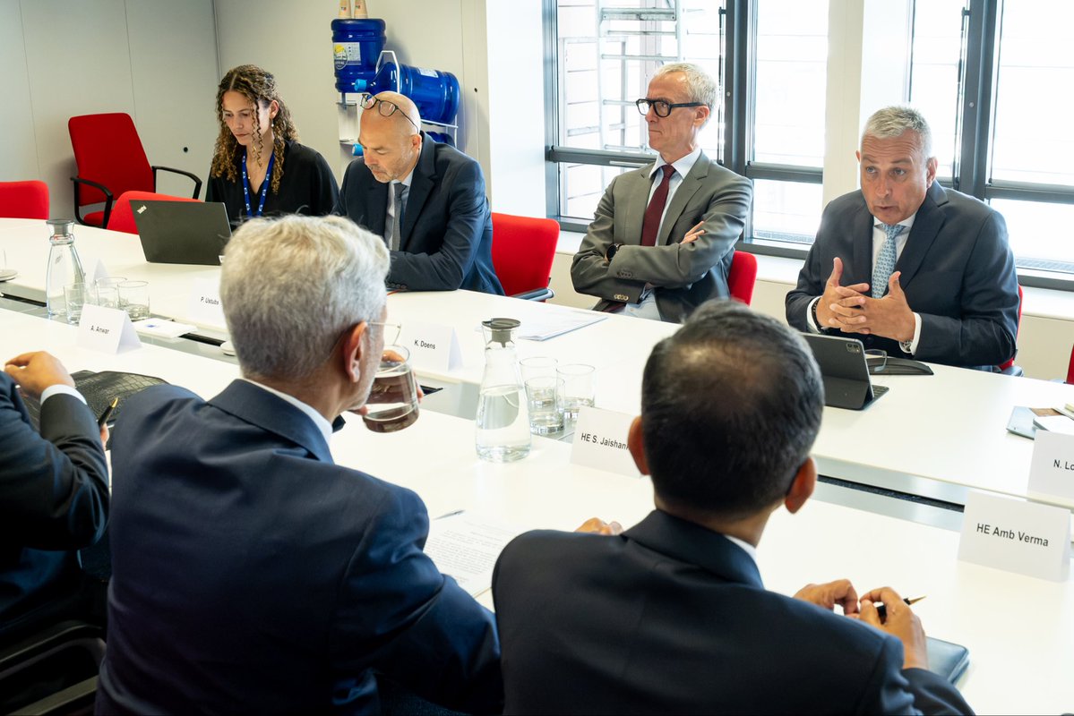 DrSJaishankar's tweet photo. Glad to meet European Commissioner for International Partnerships @JozefSikela this morning.

We spoke about advancing our cooperation in connectivity, trilateral partnerships, IMEC and green shipping. 

🇮🇳 🇪🇺 https://t.co/MSRkgE4PEh