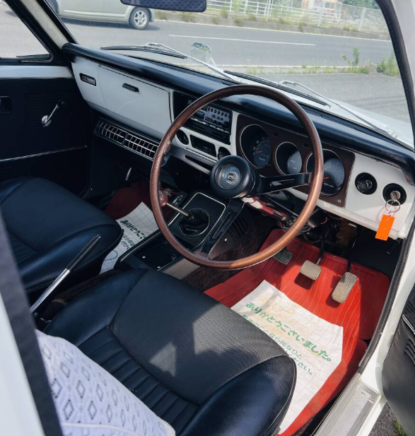 IXbE1IzHH3myazI's tweet photo. 気になる中古車！
「トヨタ カローラ スプリンター SL」
低グレード車っぽいホイールキャップが意外に似合っていますね😙 https://t.co/IPK1bInt7e