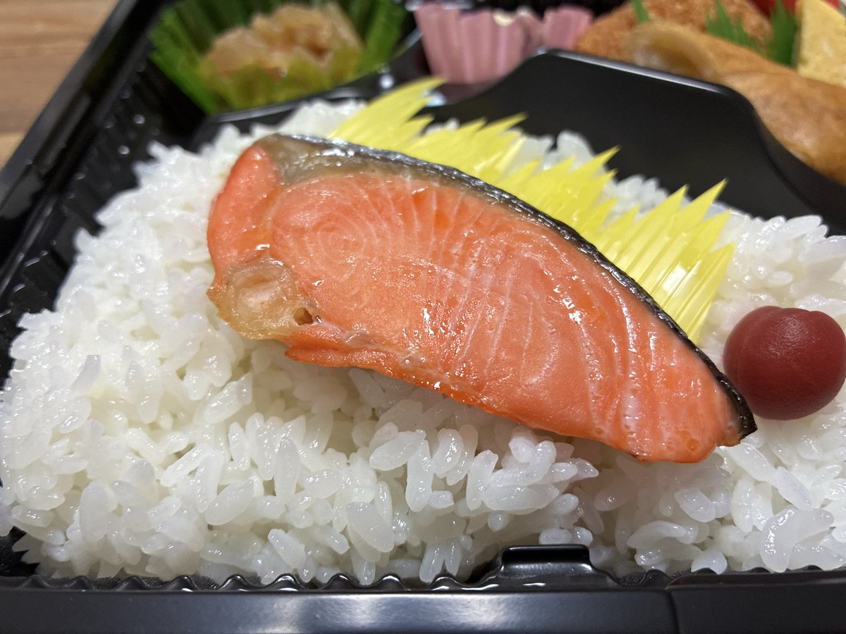 fuckin_hakodate's tweet photo. おかずたくさんお魚おべんとうシリーズがハートにズッキュンな北斗市の“中村屋”DE…

ついつい2つ目に手を伸ばしちゃういくつになっても変わらないホイドおじたんってお話し✨♪(´ε｀ )

#マンジャロを打ってたとしても2つ食べそう
#修正ペンでマンジャロごっこ https://t.co/UkAG5pjxzj