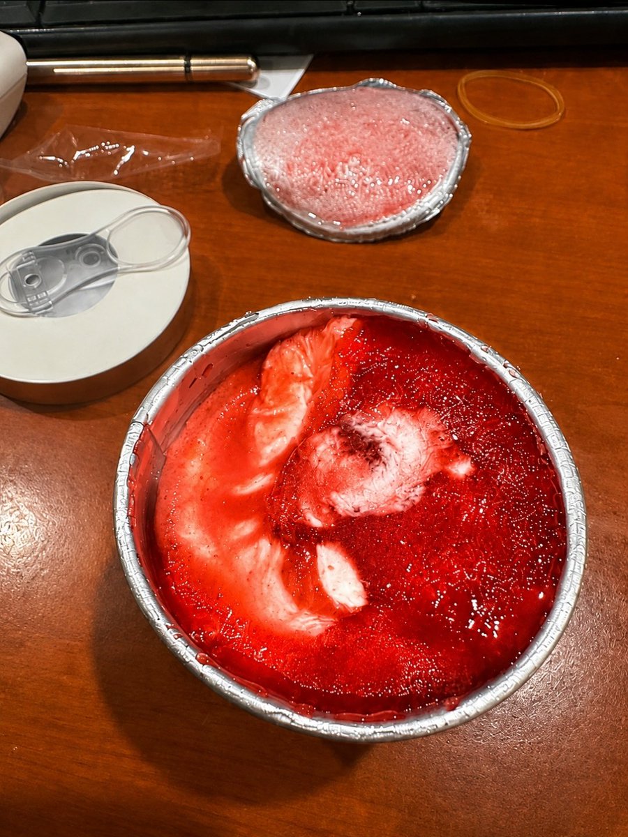 byraa___'s tweet photo. Plis, kalian wajib cobain ice cream strawberry cheese ini! Rasanya seger, cheesy, dan creamy banget, kayak lagi makan strawberry cheesecake versi ice cream 🍓🧀 https://t.co/22bA4WmyeG
