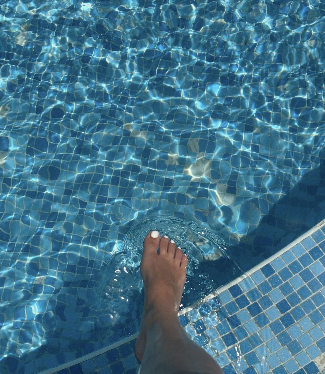 barefootinbloom's tweet photo. Welcome to Barefoot in Bloom 🌸
I’m so happy you’re here. This is my little corner for soft, aesthetic barefoot photography. New content will be added regularly, and I can’t wait to share more with you. 💕
#barefootinbloom #tannedfeet #poolday #sunsouttoesout #feetfetısh https://t.co/03Nlq0NMUc