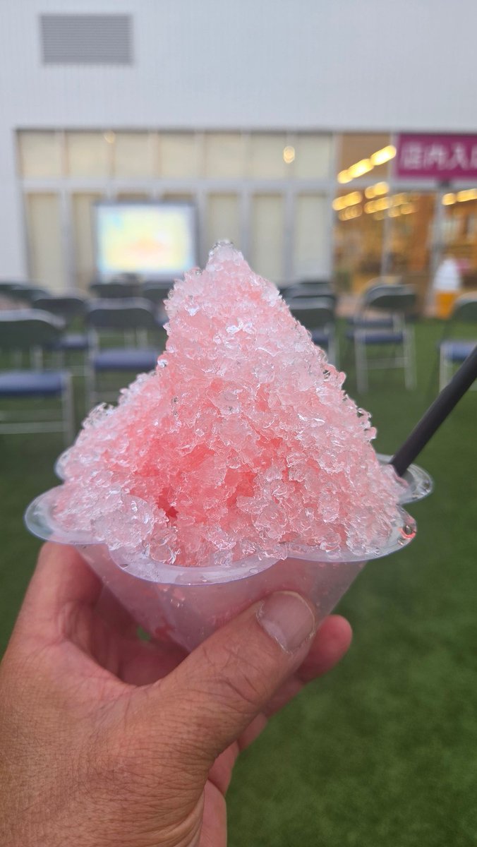 yuibou772's tweet photo. 本日の上映会はイオンさん足湯側入口(＃FARMTOGRELL さん横)です。蒸し暑いですからね！飲み物ご持参がお勧めです。 

＃とある天使と学び舎騒動
＃映画
＃盛岡市地域おこし協力隊
＃イオンスーパーセンター盛岡渋民店 https://t.co/Or6kjUTkfV