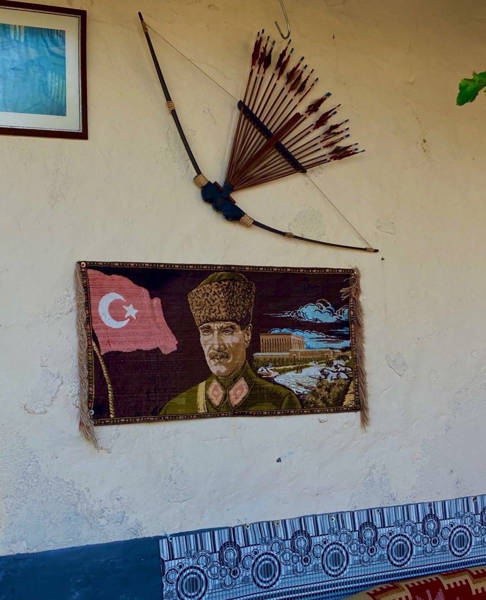 DailyTurkst's tweet photo. Anadolu’da bir köy duvarı… https://t.co/xC40D5bT8h