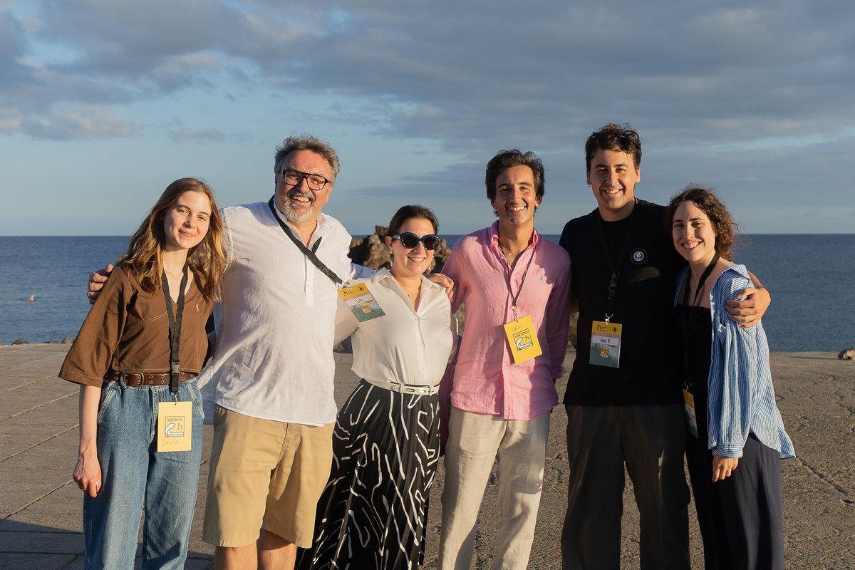 UnivHesperides's tweet photo. Así arrancó verano .h. ☀️

Un primer día lleno de ideas, aprendizaje y grandes conversaciones junto a @_adrubio,  Francisco Capella, @danfmsg, Benjamin Powell y Eduardo Fernández Luiña. https://t.co/0NFUvbfp0t