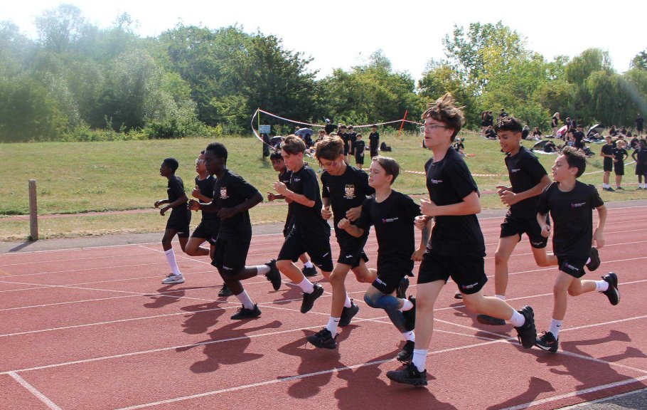 HarrisKingswood's tweet photo. Our annual Sports Day was a fantastic celebration of teamwork, determination and school spirit. Pupils gave their all in a range of track and field events, demonstrating resilience, enthusiasm and excellent sportsmanship throughout the day.

#Sportday https://t.co/NwmSp5tTeS