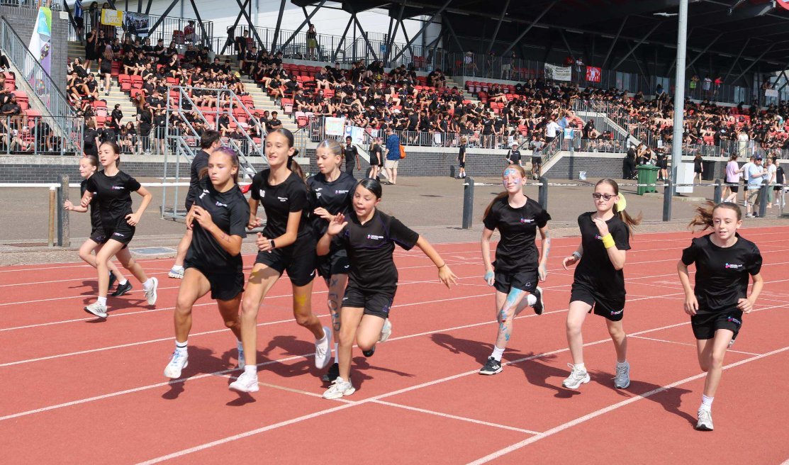 HarrisKingswood's tweet photo. Our annual Sports Day was a fantastic celebration of teamwork, determination and school spirit. Pupils gave their all in a range of track and field events, demonstrating resilience, enthusiasm and excellent sportsmanship throughout the day.

#Sportday https://t.co/NwmSp5tTeS